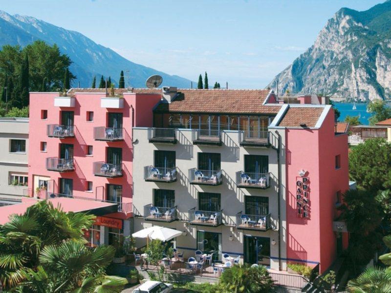 Hi Hotels Riva Del Garda Bagian luar foto
