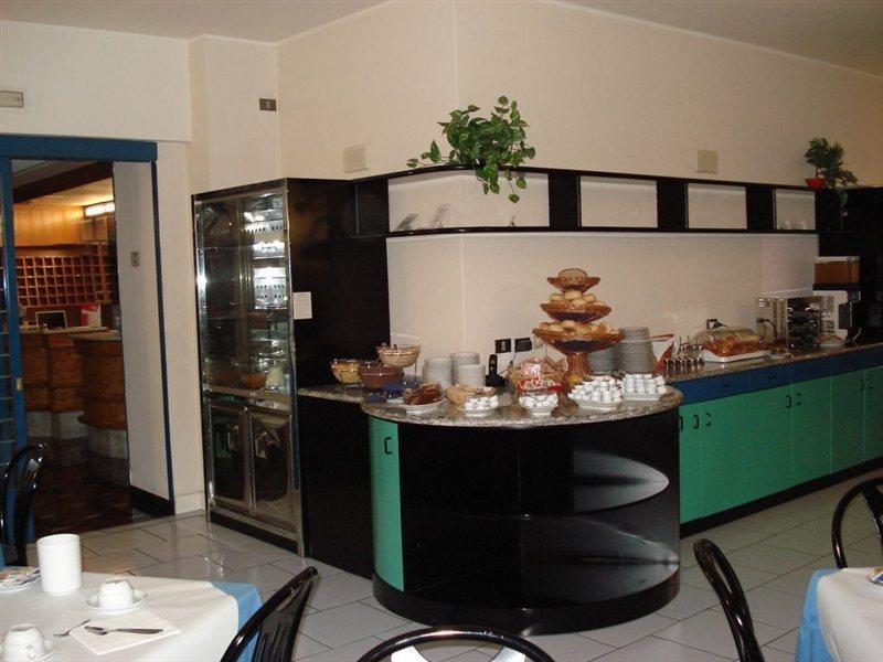 Hi Hotels Riva Del Garda Bagian luar foto