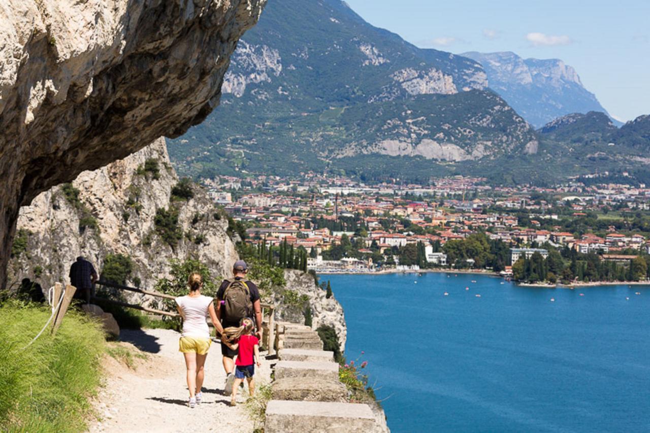 Hi Hotels Riva Del Garda Bagian luar foto